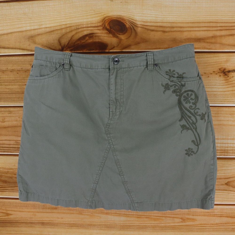 Sonoma Short‎ Skirt Womens Size 18W Green Embroidered Floral Pockets Belt Loops